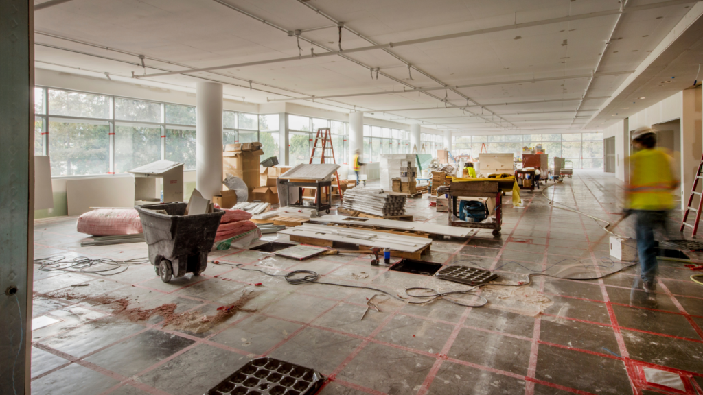 intérieur d'un bâtiment en travaux